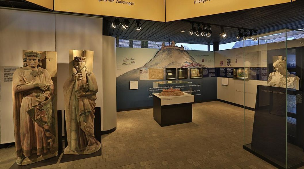 Blick in den Dokumentationsraum für staufische Geschichte am Fuß des Hohenstauffen