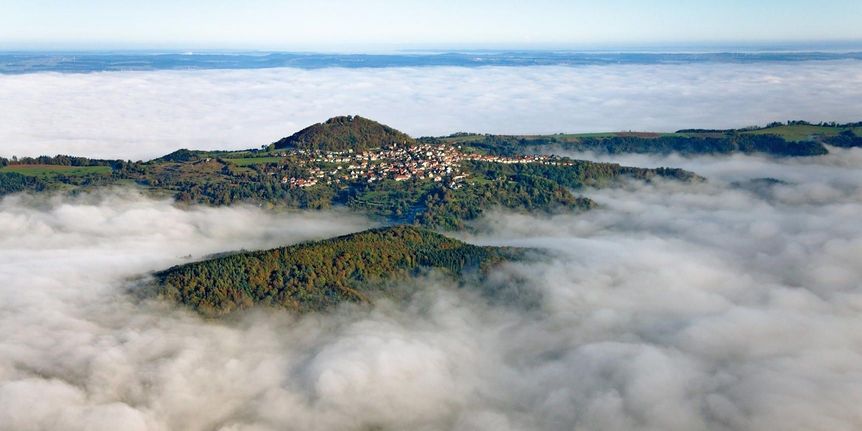 Ruines du château de Hohenstaufen, l'image: Staatliche Schlösser und Gärten Baden-Württemberg, Achim Mende 