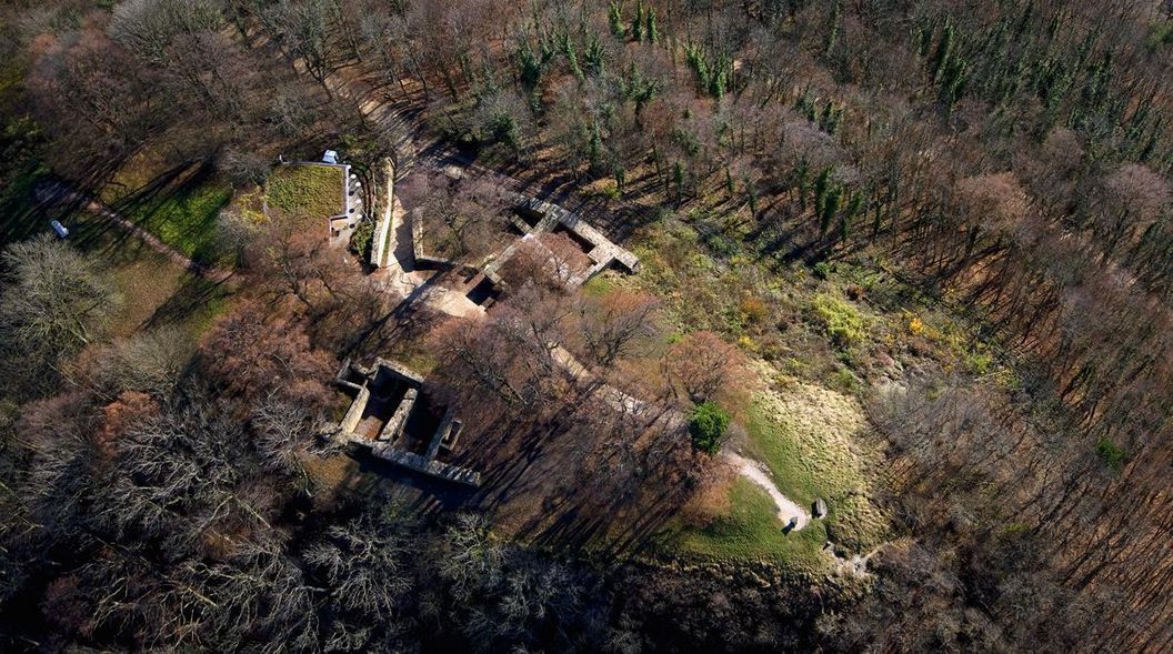 Luftaufnahme der Burgruine Hohenstaufen